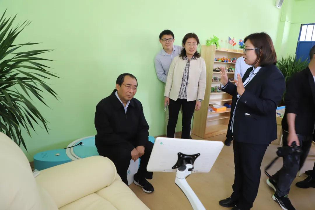 社市委幫扶威寧九三中學成果落地，叢斌副主席為心理咨詢室揭牌